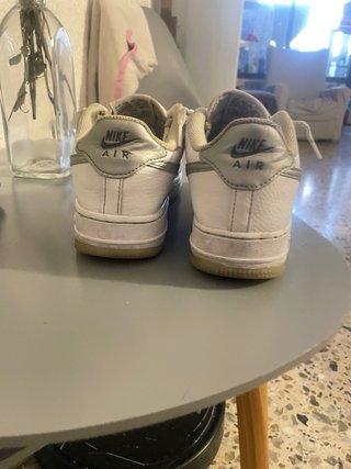 Zapatillas Nike Air Force 1 Blanca con nike gris