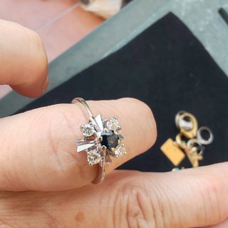 Anillo Oro Blanco Zafiro y Circonitas
