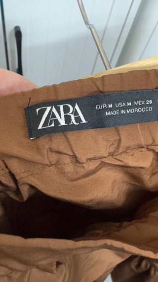 Falda Zara midi marrón volantes