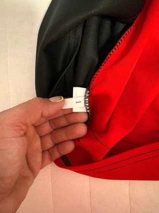 Vestido rojo con encaje negro