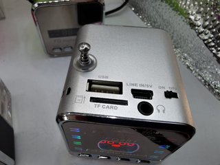 Lote 6 Mini Altavoces Radio MP3 USB