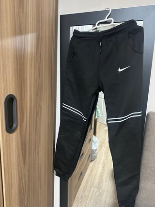 Conjunto Nike Tech Negro Reflectante