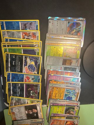Lote 75 cartas Pokémon Holo Variadas o CAMBIO