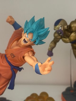 Goku Blu & Gold Frieza Action Figure Set