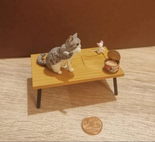 Escena en miniatura gato y ratón