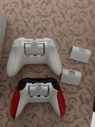 Xbox Series S + 2 Controller (Bianco/Rosso)