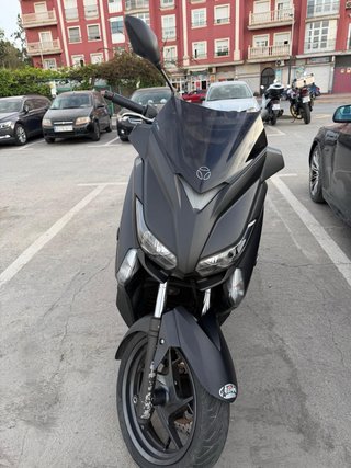 Yamaha XMAX 125 MOMODESIGN Edición Limitada