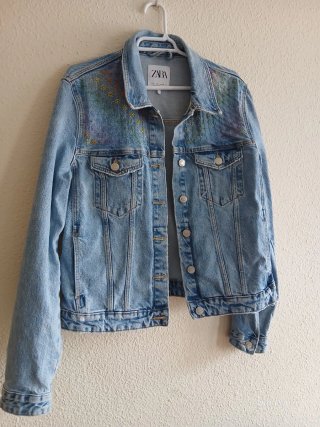 Chaqueta vaquera Zara bordada multicolor Talla L