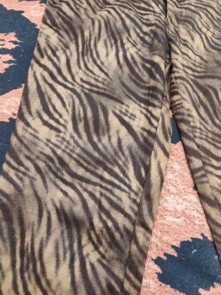 Pantalón estampado animal print mujer