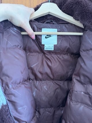 Chaqueta Nike Pelo Burdeos