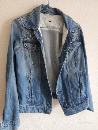 Chaqueta vaquera bordada flores
