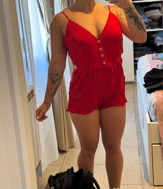 Mono corto rojo