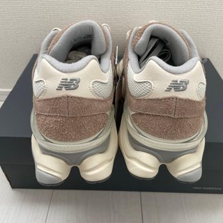 New Balance 9060 Driftwood Beige Talla 42/43