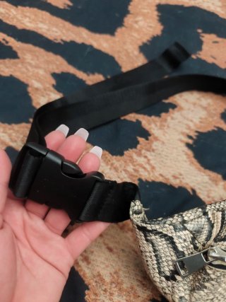 Riñonera estampado serpiente