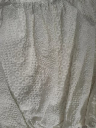 Top blanco hombros descubiertos encaje