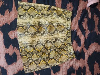 Minifalda polipiel estampado serpiente