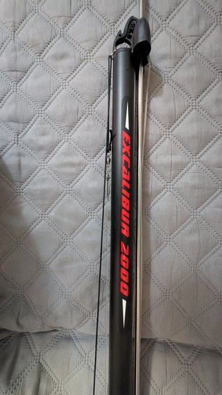Fusil OMER Excalibur 2000 (90) con carrete.