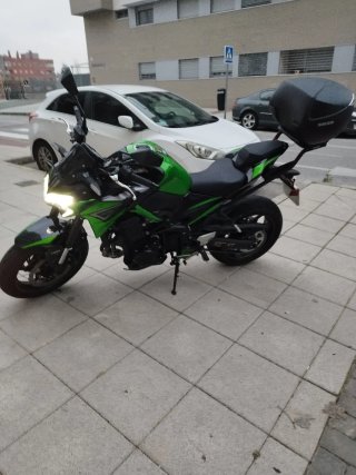 Baúl Shad SH39 con soportes Kawasaki Z900