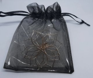 ANILLO EN FORMA DE FLOR DORADA- NUEVO