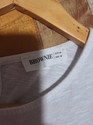 Elige tu blusa blanca urbana.unidad 2'5€