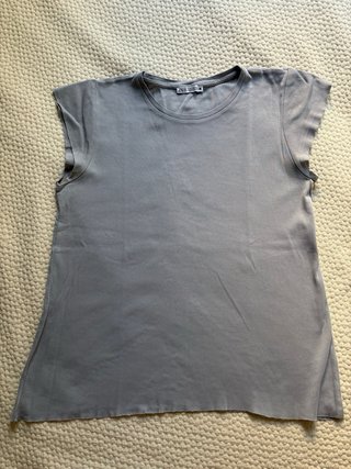 Camiseta gris corte láser