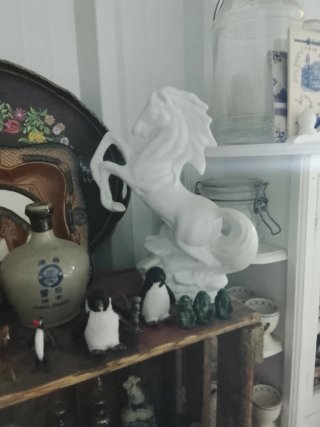 Botijos antiguos decorados