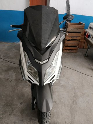 Wotam Storm Scooter 125cc blanc i negra