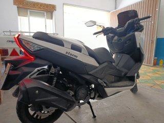 Wotam Storm Scooter 125cc blanc i negra