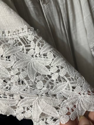 Blusa blanca con encaje
