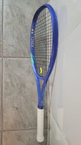 Raqueta Yonex Ezone 98 (2025) en perfecto estado.