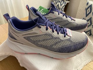 Deportivos Skechers Azul y Gris