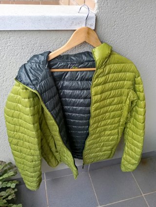 Plumífero Uniqlo ligero verde lima