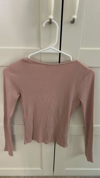 Camiseta Bershka rosa manga larga escote pico