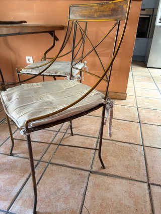 Mesa madera maciza y 6 sillas forja