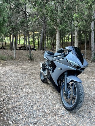 Yamaha R6 Sportbike Gris