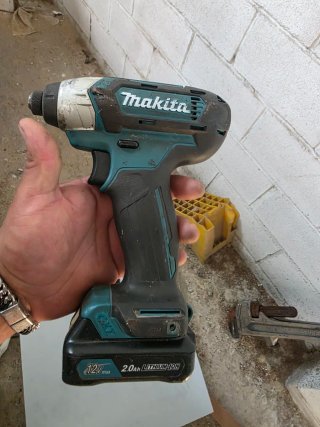 Atornillador Makita TD110D + Baterías y Cargador