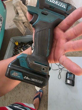 Atornillador Makita TD110D + Baterías y Cargador