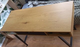 Mesa de madera y metal