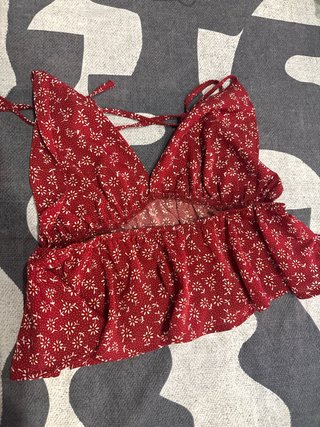 Top Shein floral rojo talla S sin estrenar