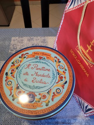 Scatola di latta e sacchetto Dolce & Gabbana