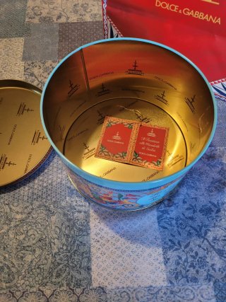 Scatola di latta e sacchetto Dolce & Gabbana