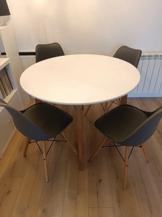 Mesa comedor JEGIND Ø105 blanco/natural +4 sillas