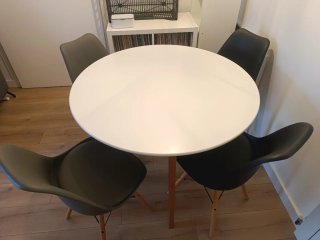 Mesa comedor JEGIND Ø105 blanco/natural +4 sillas