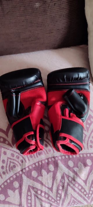 Guantillas Boxeo Rude Boys Negras y Rojas
