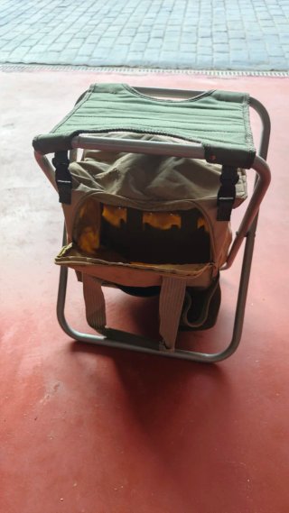 Silla plegable con bolsa beige y verde