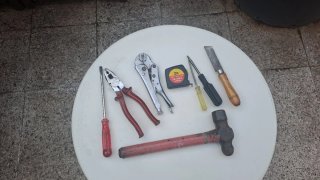 Lote herramientas: martillo, alicates, destornilla