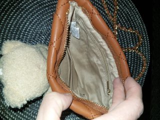 Bolso Marrón con Cadena Dorada