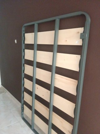 Somier 135x90 cm metálico con láminas de madera
