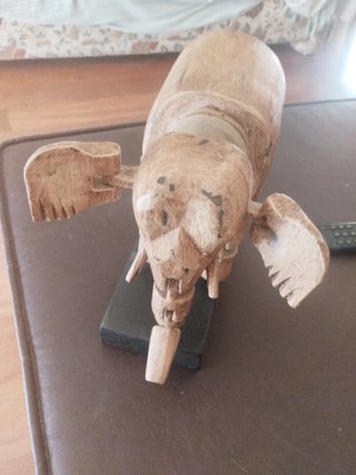 Elefante de madera decorativo articulado