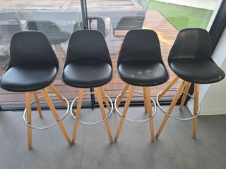 4 Taburetes Altos Madera y Plástico Negro
